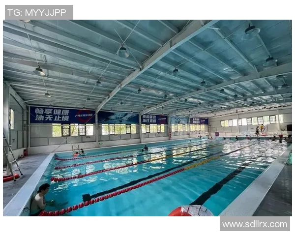 以游泳池为核心打造的多功能休闲娱乐区全方位体验探索